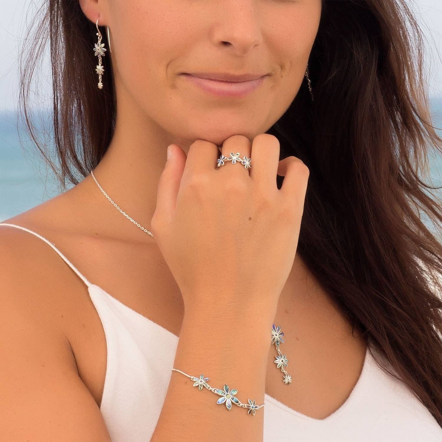Aden Bijoux Mother of Pearl Jewelry - Adjustable Flower Bracelet in Silver. Best Selling French Brand